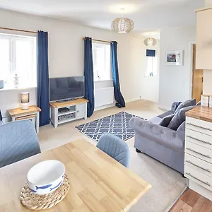  Holiday home Host & - Coach House Retreat